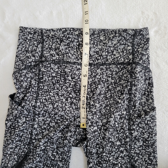 Lululemon Sole Training 7/8 Tight Sheer Mesh Panel Daisy Dust Alpine Black‎ - Picture 10 of 15